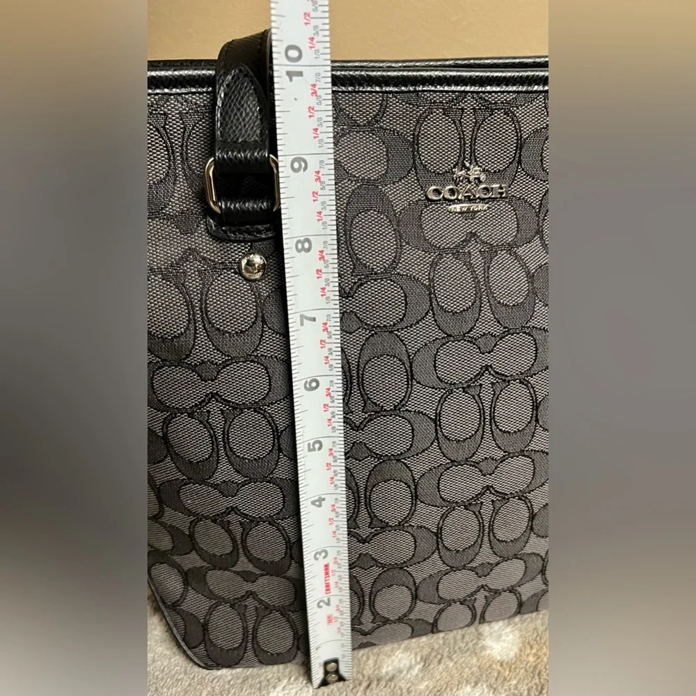 COACH Signature Tote/Bag - Picture 11 of 14